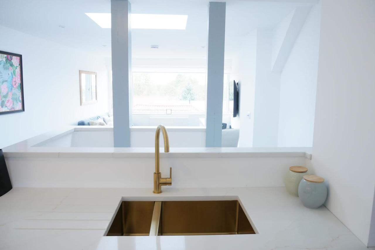 Sunset View, 2 Bedrooms In The Heart Of Holt With Parking Exterior photo