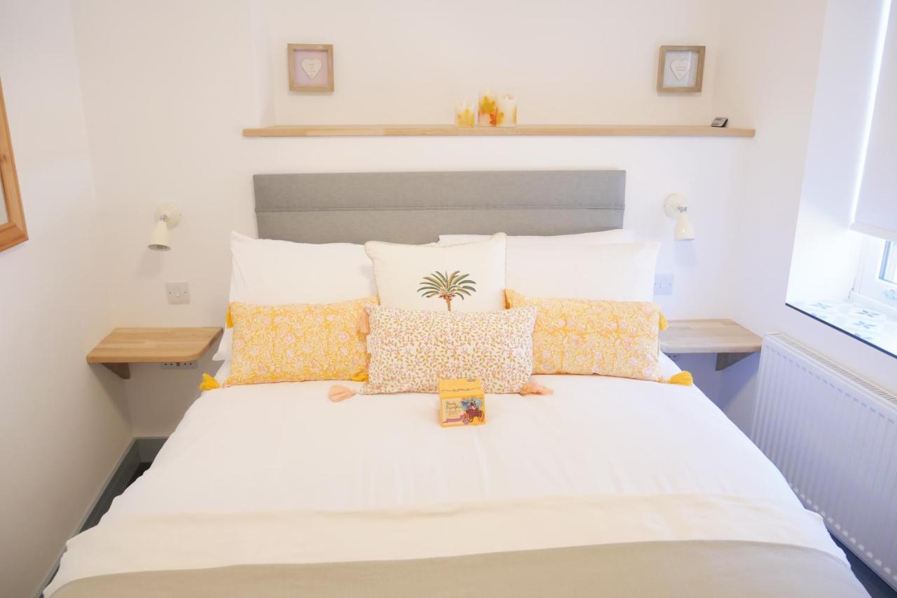 Sunset View, 2 Bedrooms In The Heart Of Holt With Parking Exterior photo