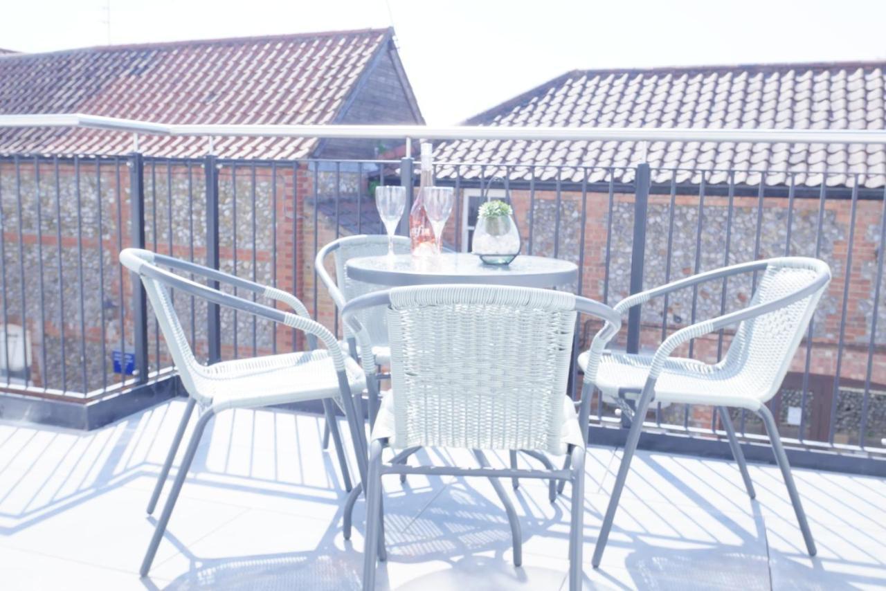 Sunset View, 2 Bedrooms In The Heart Of Holt With Parking Exterior photo