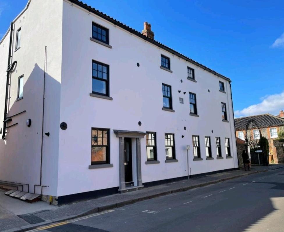 Sunset View, 2 Bedrooms In The Heart Of Holt With Parking Exterior photo